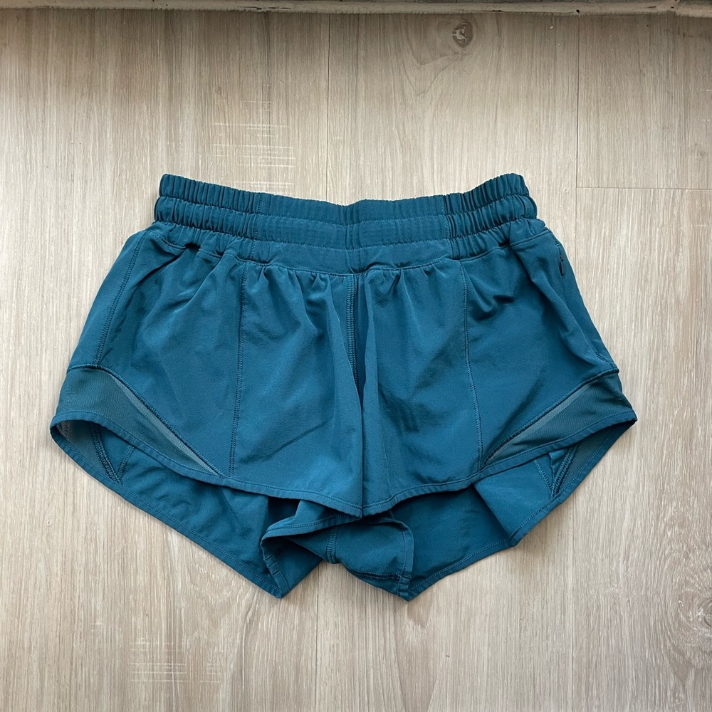 Lululemon Hotty Hot Low Rise Lined Short 2.5”